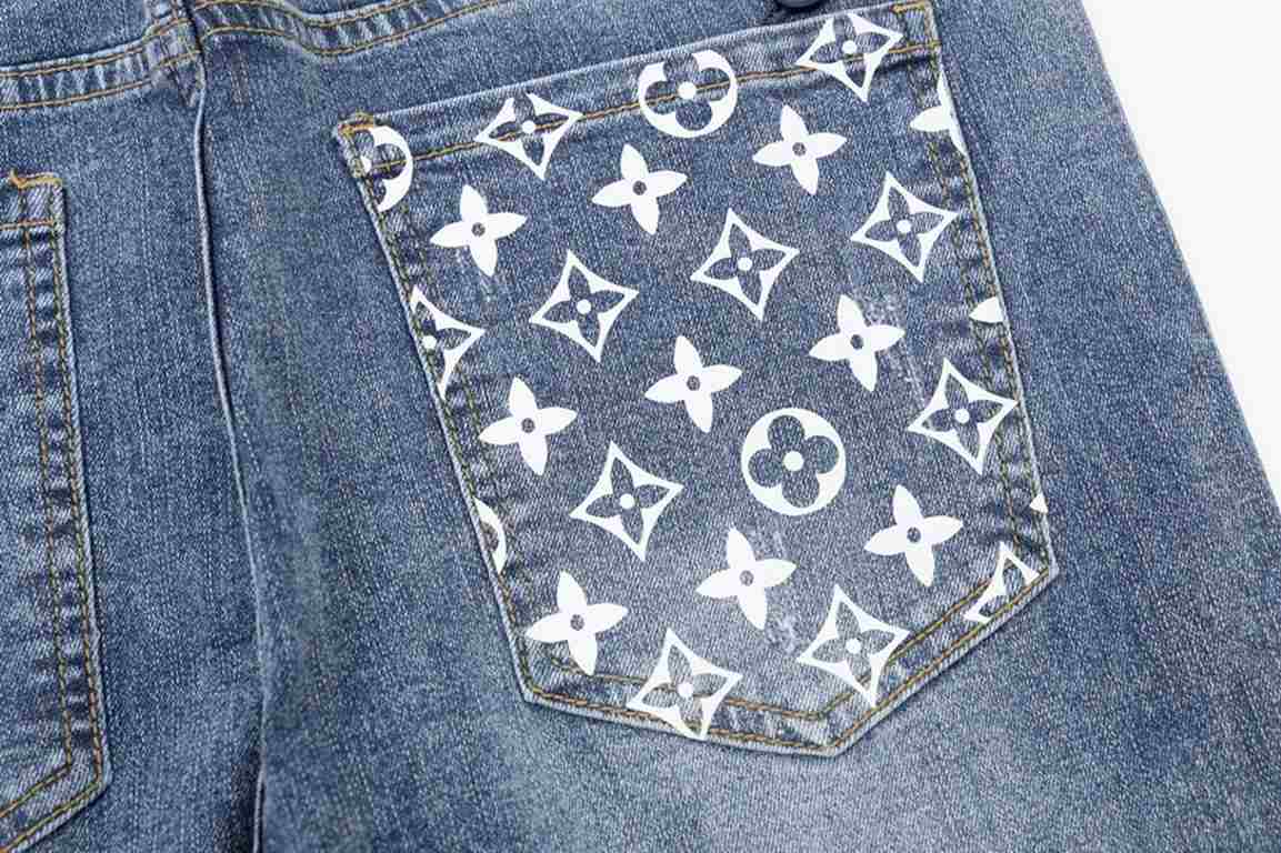 Louis Vuitton Louis Vuitton Pocket Classic Aged JeansSo far this year to do the most awesome jeans, heavy wash process, hidden mystery details are very much, this time the main push of the pants whether it is the version