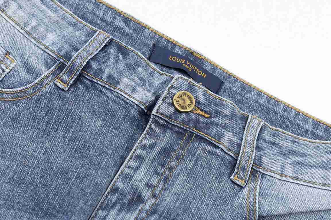 Louis Vuitton Louis Vuitton Pocket Classic Aged JeansSo far this year to do the most awesome jeans, heavy wash process, hidden mystery details are very much, this time the main push of the pants whether it is the version