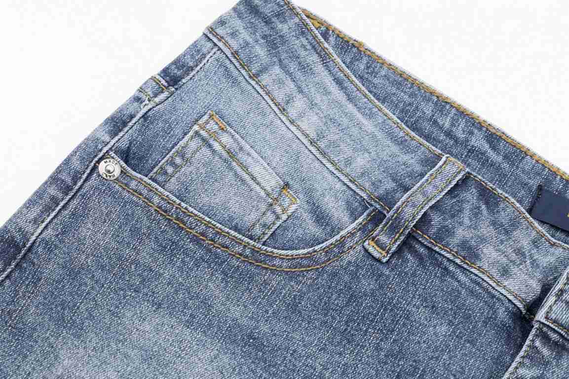 Louis Vuitton Louis Vuitton Pocket Classic Aged JeansSo far this year to do the most awesome jeans, heavy wash process, hidden mystery details are very much, this time the main push of the pants whether it is the version