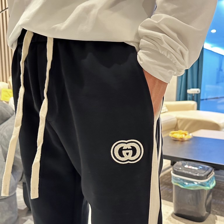 Gucci new casual pants for fallwinter 2023! Official website synchronization sale. Brand classic LOGO casual pants , customized fabric, excellent comfort, strong hand touch. Highly recognizable, perfect quality craftsman