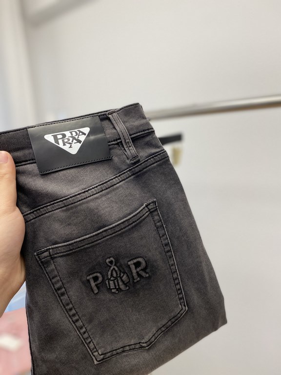 Prada, 2023 latest products, counter synchronization is available, the original single goods, washed casual jeans, imported original washed stretch fabric, comfortable and elastic, original hardware accessories decorativ