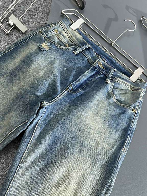 Bird's 23SS new jeans High-end quality Fabric with stretch Good shape Back pockets Embroidery letter design Fashionable Any combination looks good. Yardage 30, 31, 32, 33, 34, 36, 38.