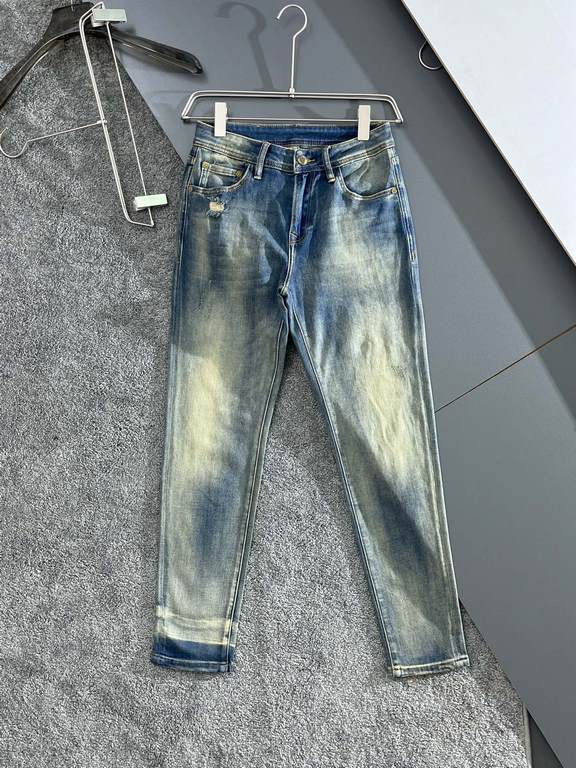 Bird's 23SS new jeans High-end quality Fabric with stretch Good shape Back pockets Embroidery letter design Fashionable Any combination looks good. Yardage 30, 31, 32, 33, 34, 36, 38.