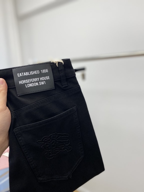 Burberry, 2023 latest products, counter synchronization is available, the original single goods, washed casual jeans Imported original washed stretch fabric, comfortable and elastic, original hardware accessories decorat