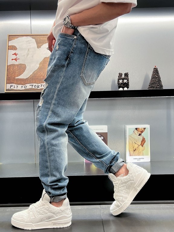 FD 2023 spring and summer new Roma logo men's small straight denim jeans! Channel rare out, the market is rare boutique channel source, absolutely can bring you an unexpected wearing experience, sincerely recommended to 