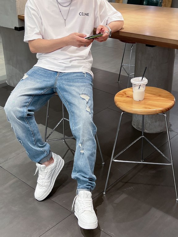 FD 2023 spring and summer new Roma logo men's small straight denim jeans! Channel rare out, the market is rare boutique channel source, absolutely can bring you an unexpected wearing experience, sincerely recommended to 