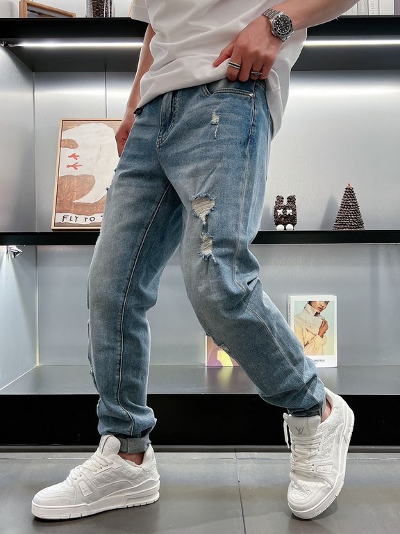 FD 2023 spring and summer new Roma logo men's small straight denim jeans! Channel rare out, the market is rare boutique channel source, absolutely can bring you an unexpected wearing experience, sincerely recommended to 