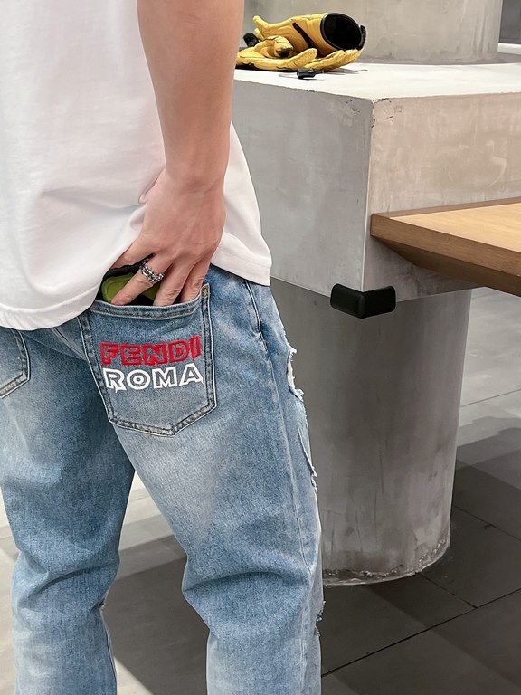 FD 2023 spring and summer new Roma logo men's small straight denim jeans! Channel rare out, the market is rare boutique channel source, absolutely can bring you an unexpected wearing experience, sincerely recommended to 