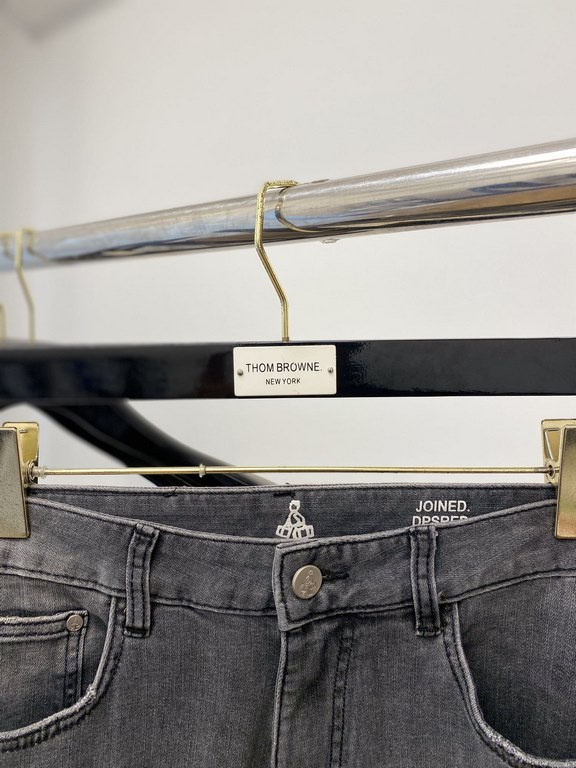 Prada, 2023 latest products, counter synchronization is available, the original single goods, washed casual jeans, imported original washed stretch fabric, comfortable and elastic, original hardware accessories decorativ