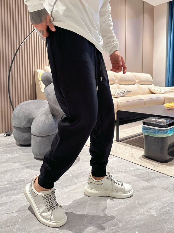 Parisienne new casual pants for fallwinter 2023! Synchronized sale on the official website. The brand's classic LOGO casual pants , customized fabric, excellent comfort, strong hand touch. Highly recognizable, perfect qu