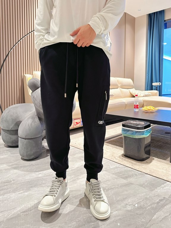 Parisienne new casual pants for fallwinter 2023! Synchronized sale on the official website. The brand's classic LOGO casual pants , customized fabric, excellent comfort, strong hand touch. Highly recognizable, perfect qu