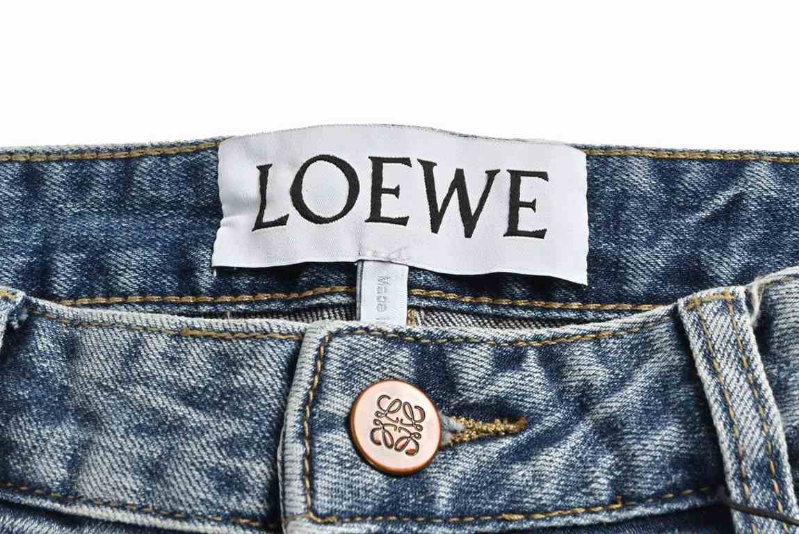 LoeweLoewe 23Fw Back Pocket Flame Embroidered JeansSo far this year to do the most awesome jeans, heavy wash process, hidden mystery details are very much, this time the main push of the pants either version or on the bo