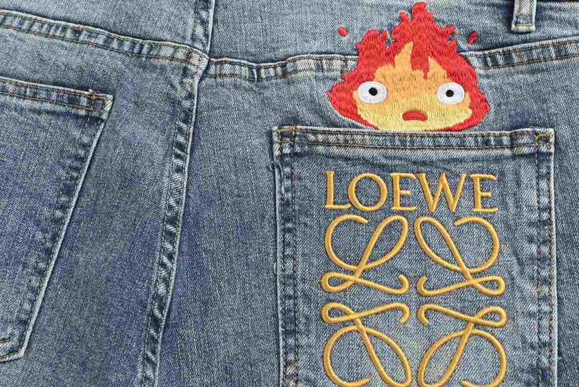 LoeweLoewe 23Fw Back Pocket Flame Embroidered JeansSo far this year to do the most awesome jeans, heavy wash process, hidden mystery details are very much, this time the main push of the pants either version or on the bo