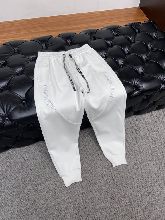 L brand 2023 new casual pants for fall and winter! Official website synchronized sale. Brand classic LOGO casual pants , customized fabric, excellent comfort, strong hand touch. Highly recognizable, perfect quality craft