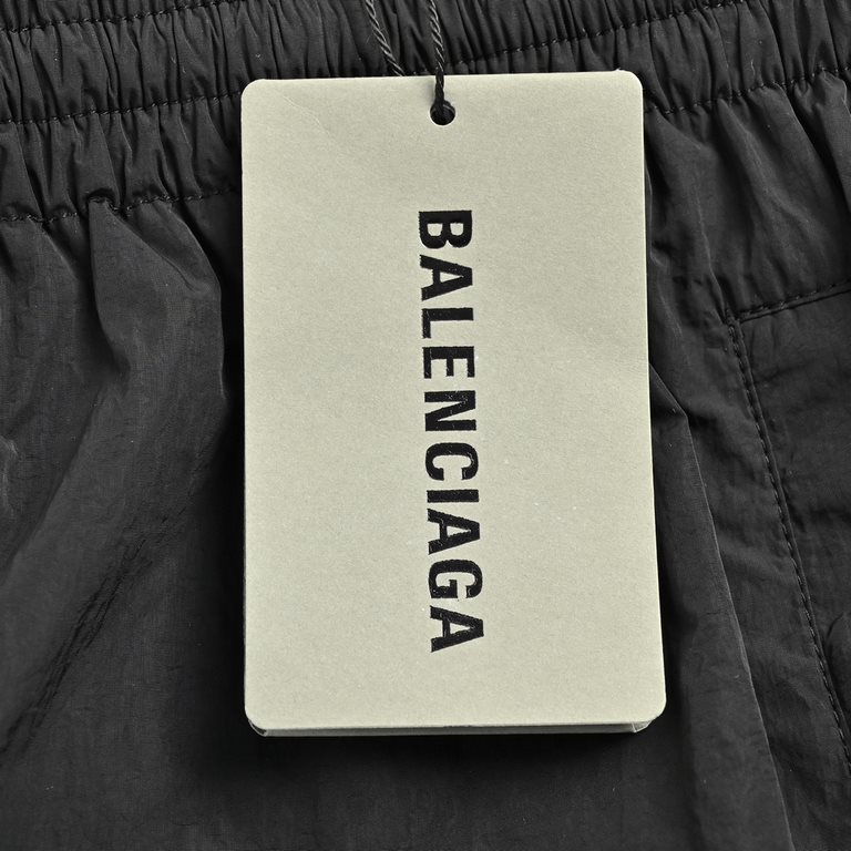 BalenciagaParisian 23Fw Embroidered Nylon TrousersCustomized Paris three defense full-featured punching fabric, custom 100 nylon mesh, windproof waterproof and sunscreen, breathable and comfortable on the upper body, usi