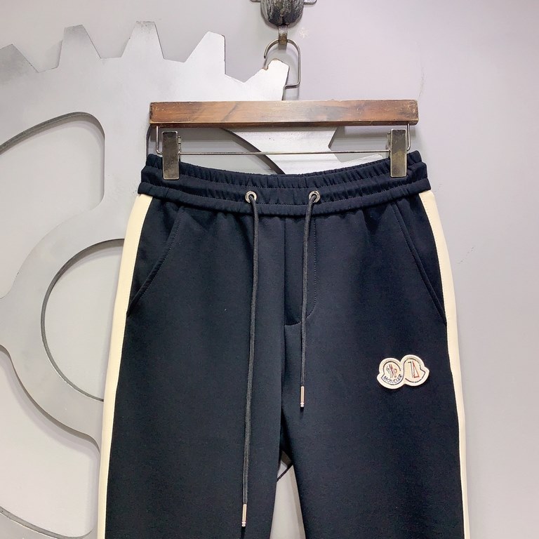 Moncler Moncler 2023 latest product casual pants counter with the same fabric, version of the fashionable and generous, lifting the buttocks thin, no tightness, the use of counter imported fabrics on the upper body comfo