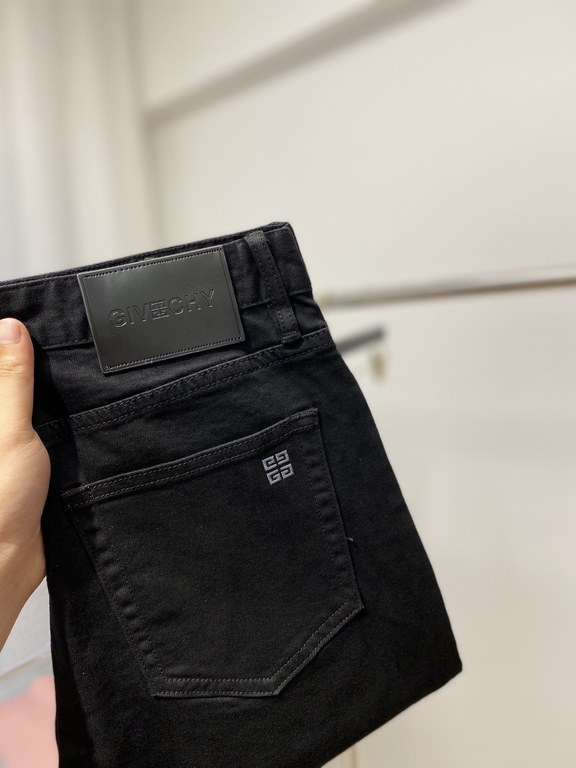 Givenchy, 2023 latest products, counter synchronization is available, the original single hard goods, washed casual jeans, imported original washed stretch fabric, comfortable and elastic, the original hardware accessori