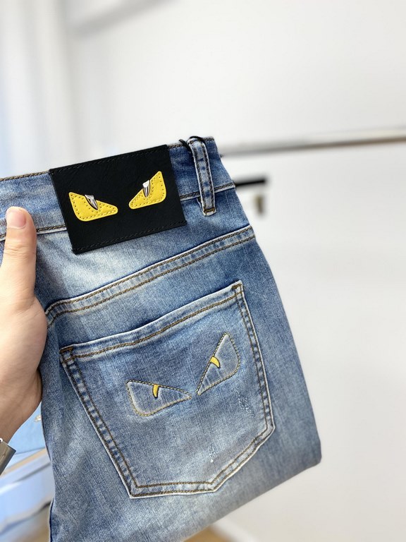 Fendi, 2023 latest products, counter synchronization is available, the original single goods, washed casual jeans, imported original washed elastic fabric, comfortable and elastic, the original hardware accessories decor