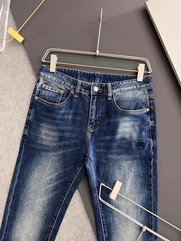 Bur, new casual tannin jeans   spring and summer new The brand logo on the back pocket is embroidered by imported machine vacuum   The body of the garment is washed with heavyweight environmentally friendly plant enzymes