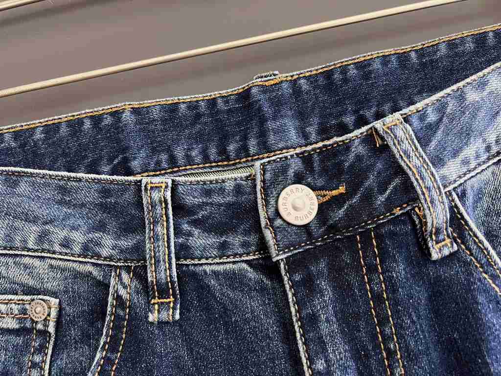 Bur, new casual tannin jeans   spring and summer new The brand logo on the back pocket is embroidered by imported machine vacuum   The body of the garment is washed with heavyweight environmentally friendly plant enzymes