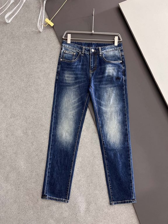 Bur, new casual tannin jeans   spring and summer new The brand logo on the back pocket is embroidered by imported machine vacuum   The body of the garment is washed with heavyweight environmentally friendly plant enzymes