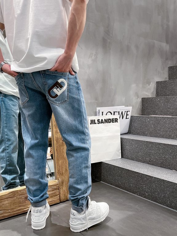 FD 2023 spring and summer new FF lock logo men's small straight denim jeans! Channel rare out, the market is rare boutique channel source, absolutely can bring you an unexpected wearing experience, sincerely recommended 