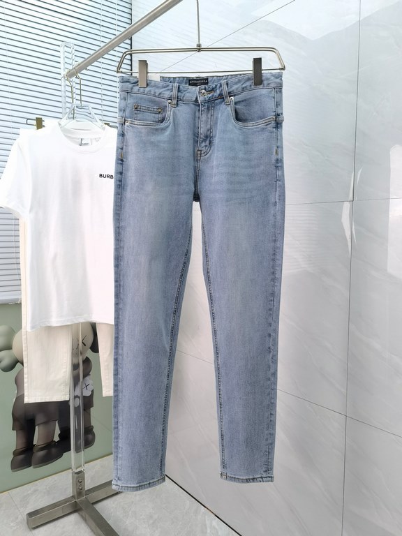 Paris House    2023 early spring counter synchronization new! Foreign trade original single! Heavy duty washed jeans. Taste and value sharing! Very comfortable to wear. Low-key but not lose luxury. Wear out very classy! 