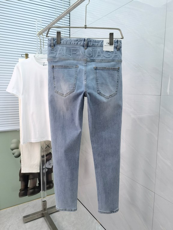 Paris House    2023 early spring counter synchronization new! Foreign trade original single! Heavy duty washed jeans. Taste and value sharing! Very comfortable to wear. Low-key but not lose luxury. Wear out very classy! 