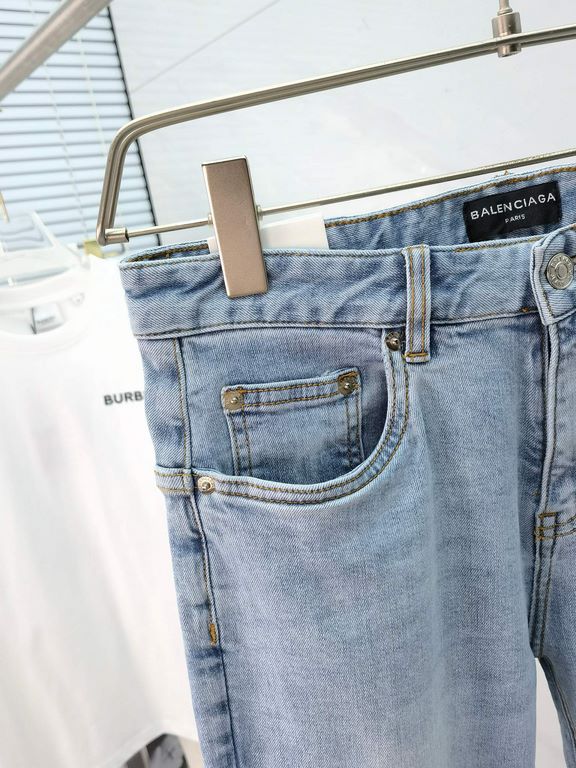 Paris House    2023 early spring counter synchronization new! Foreign trade original single! Heavy duty washed jeans. Taste and value sharing! Very comfortable to wear. Low-key but not lose luxury. Wear out very classy! 