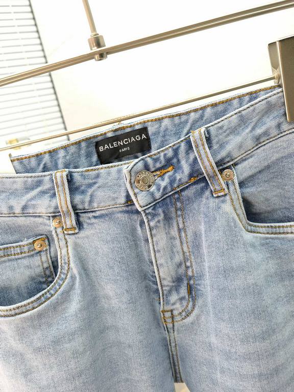 Paris House    2023 early spring counter synchronization new! Foreign trade original single! Heavy duty washed jeans. Taste and value sharing! Very comfortable to wear. Low-key but not lose luxury. Wear out very classy! 