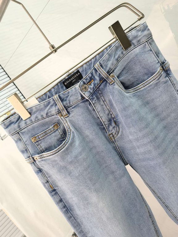 Paris House    2023 early spring counter synchronization new! Foreign trade original single! Heavy duty washed jeans. Taste and value sharing! Very comfortable to wear. Low-key but not lose luxury. Wear out very classy! 