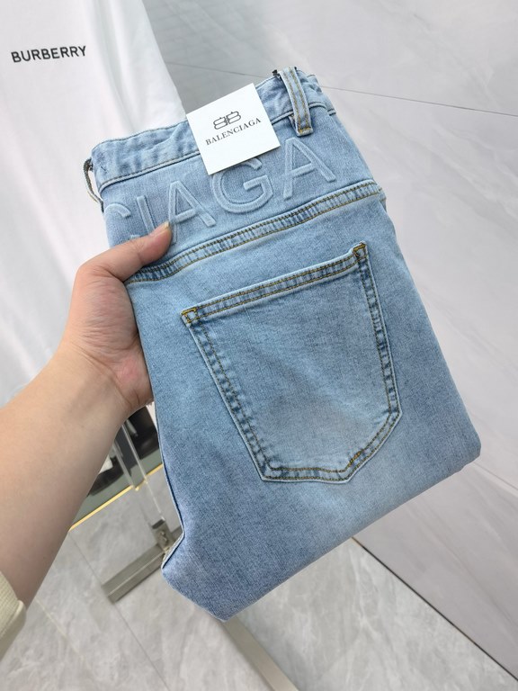 Paris House    2023 early spring counter synchronization new! Foreign trade original single! Heavy duty washed jeans. Taste and value sharing! Very comfortable to wear. Low-key but not lose luxury. Wear out very classy! 