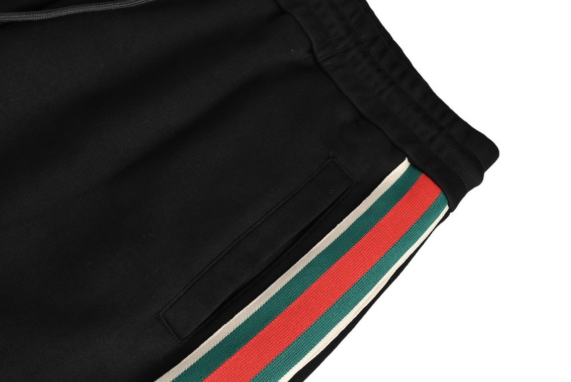 GucciGucci 23Fw Side Webbing Straight Leg PantsGucciGucci 23Fw Side Webbing Straight Leg Pants2023 new counter synchronization embellished with a colorful Logo webbing high-end quality pants explosive fabric using 360 gr