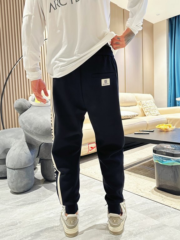 Givenchy new casual pants for fallwinter 2023! Synchronized sale on the official website. Brand classic LOGO casual pants , custom fabric, excellent comfort, strong hand touch. Highly recognizable, perfect quality crafts