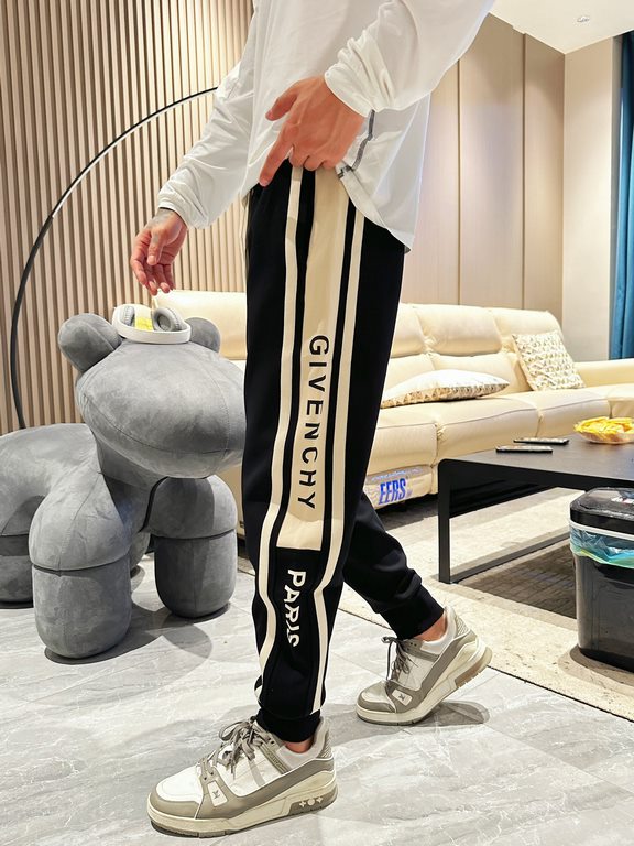 Givenchy new casual pants for fallwinter 2023! Synchronized sale on the official website. Brand classic LOGO casual pants , custom fabric, excellent comfort, strong hand touch. Highly recognizable, perfect quality crafts