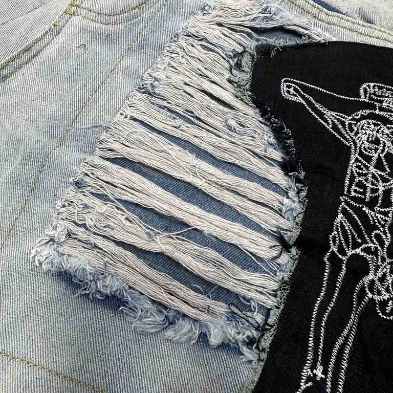 GIVENCHYGivenchy Classic Denim Blue Washed Old Patch Jesus Embroidered JeansOne of the brightest pants on the runway this year, the original 13 ounce fabric, the hardest part of the pants was the pattern, because of the 