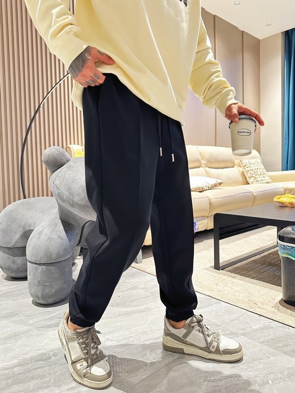 Loewe 2023 fall and winter new casual pants! Synchronized sale on the official website. Brand classic LOGO casual pants , customized fabric, excellent comfort, strong hand touch. Highly recognizable, perfect quality craf