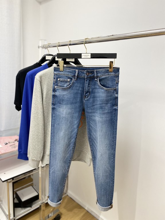 Armani, 2023 latest products, counter synchronization is available, the original single goods, washed casual jeans, imported original washed elastic fabric, comfortable and elastic, the original hardware accessories deco