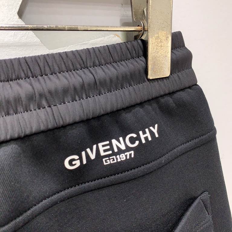 Givenchy Givenchy 2023 latest product casual pants counter with the same fabric, version of the fashionable and generous, buttocks thin, no sense of tightness, the use of imported counter fabrics on the body of the excel