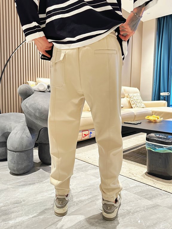 Loewe 2023 fall and winter new casual pants! Synchronized sale on the official website. Brand classic LOGO casual pants , customized fabric, excellent comfort, strong hand touch. Highly recognizable, perfect quality craf