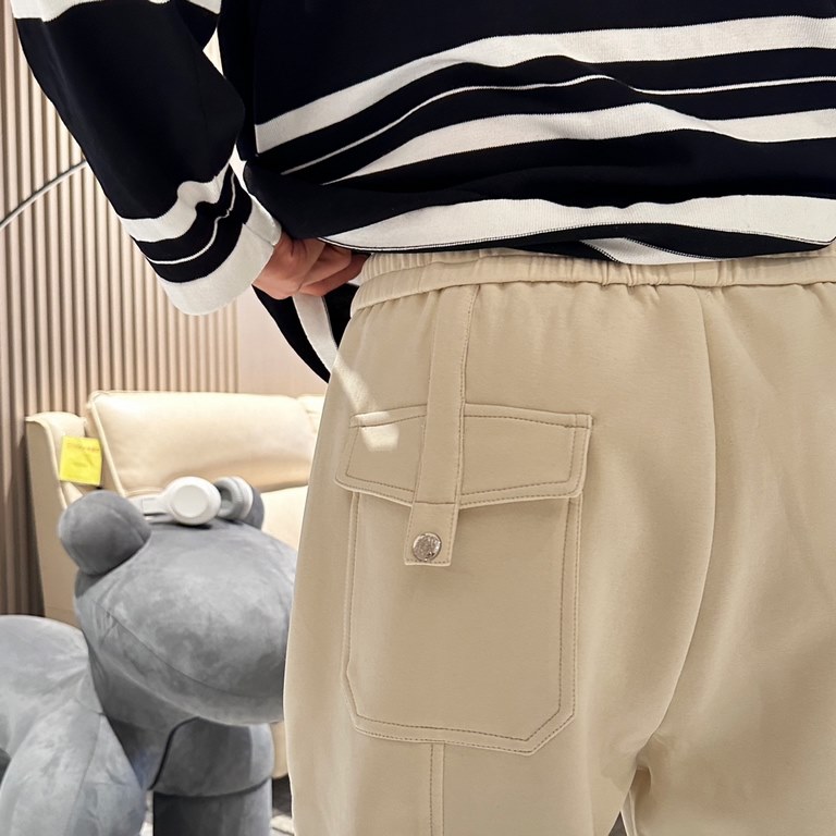 Loewe 2023 fall and winter new casual pants! Synchronized sale on the official website. Brand classic LOGO casual pants , customized fabric, excellent comfort, strong hand touch. Highly recognizable, perfect quality craf