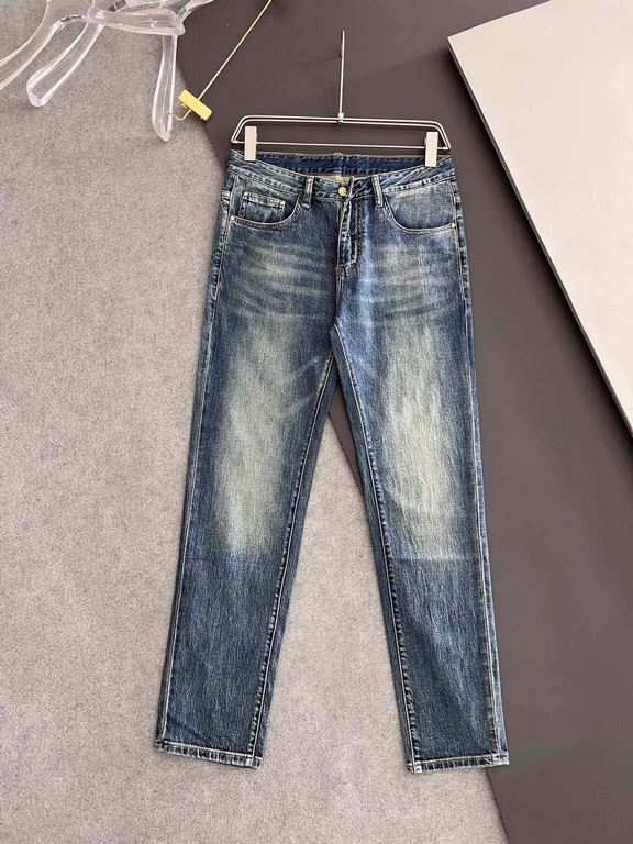 1V, new casual tannin jeans   spring and summer new back pocket brand logo using imported machine vacuum embroidery   body heavyweight environmentally friendly plant enzymes washed process fabric texture is quite beautif