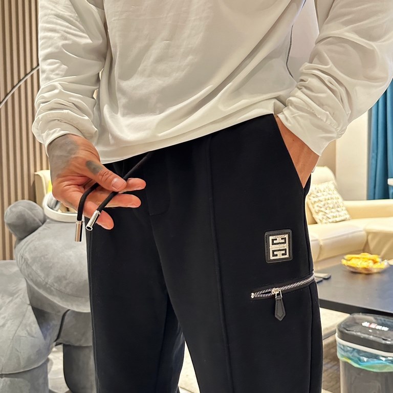 Givenchy new casual pants for fallwinter 2023! Synchronized sale on the official website. Brand classic LOGO casual pants , custom fabric, excellent comfort, strong hand touch. Highly recognizable, perfect quality crafts