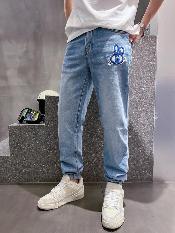 New] Gu men's fashion models heavy rabbit limited edition denim jeans, Hong Kong foreign channel goods, 23 years of spring and summer new products, advertising album models, pure pedigree quality!This denim single belong