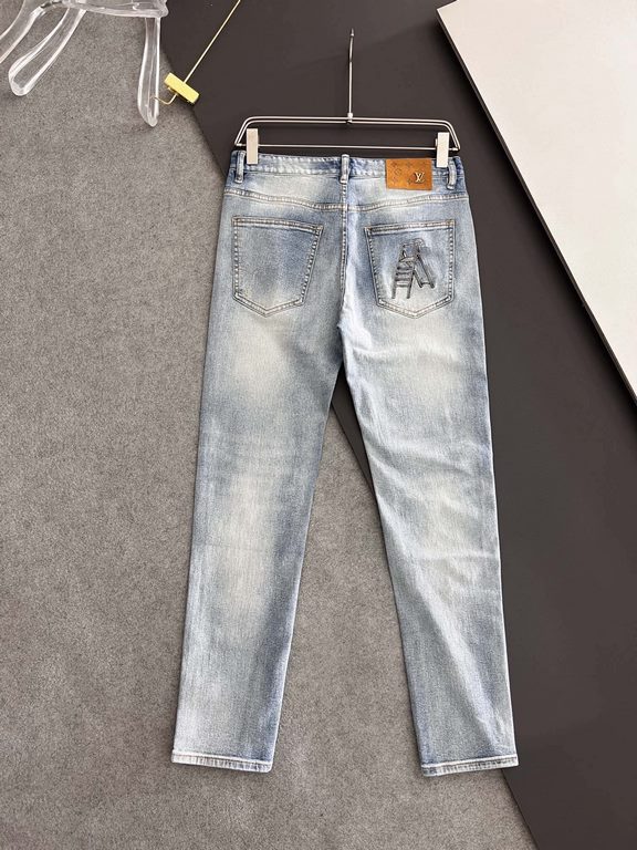 1V, new casual tannin jeans   spring and summer new back pocket brand logo using imported machine vacuum embroidery   body heavyweight environmentally friendly plant enzymes washed process fabric texture is quite beautif