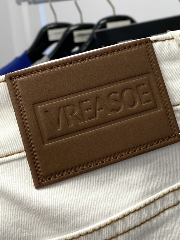 Versace, 2023 latest products, counter synchronization is available, the original single goods, washed casual jeans, imported original washed stretch fabric, comfortable and elastic, original hardware accessories decorat