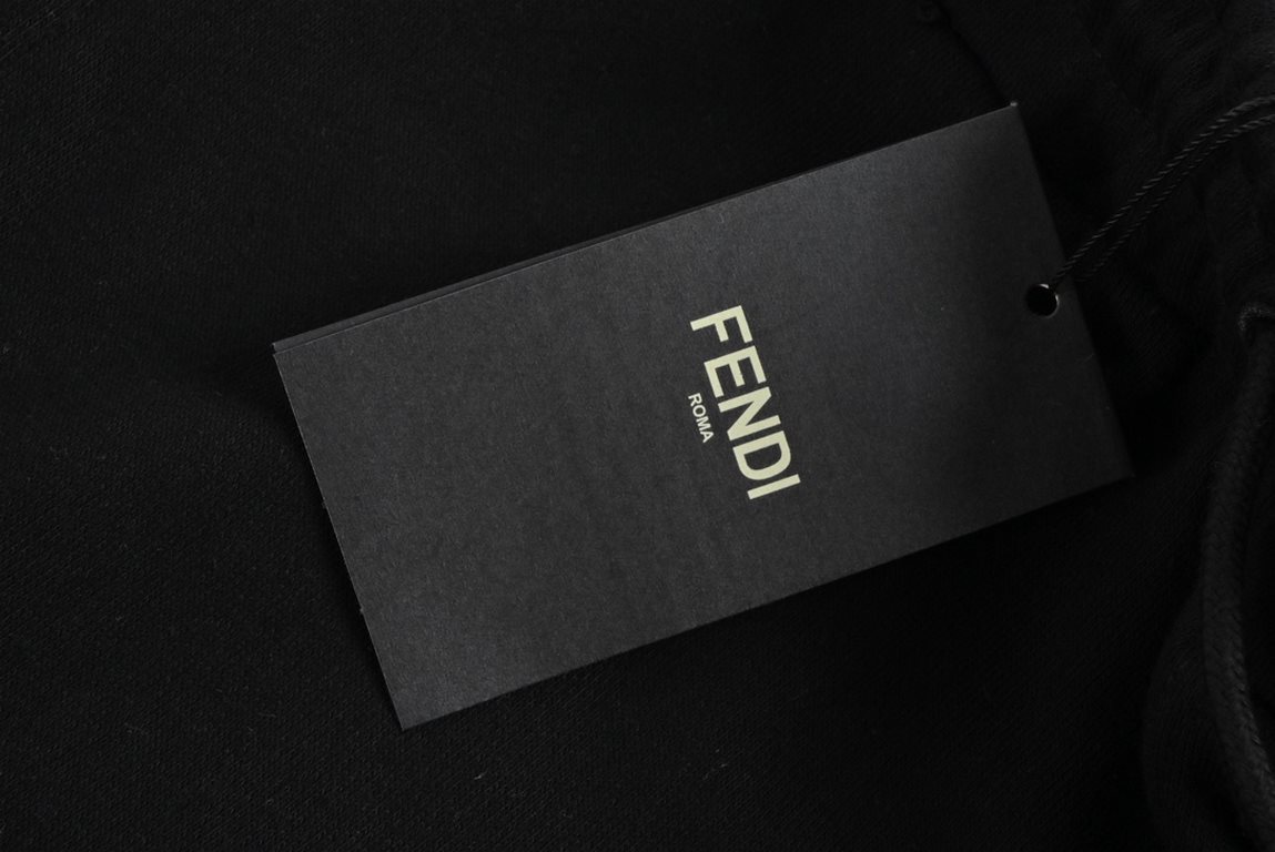 FendiFendi 23ss small eye embroidered double F webbing pantsFD classic elements, casual and comfortable on the body, the body of the same color without color difference, the labor cost is expensive.Sharp small eye embroi