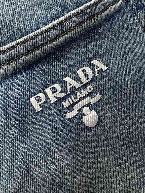 Prada, 2023 latest products, counter synchronization is available, the original single goods, washed casual jeans, imported original washed stretch fabric, comfortable and elastic, original hardware accessories decorativ