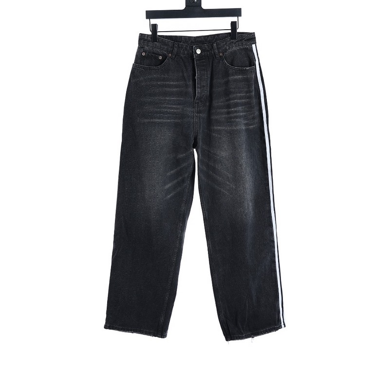 (top version)Balenciaga x adidas 23ss Large Baggy jeans in three-way washThe perfect pair of jeans for a relaxed fit.Customized webbing on both sides to give a fuller logo and elongate the legs. Baggy fits all leg shapes