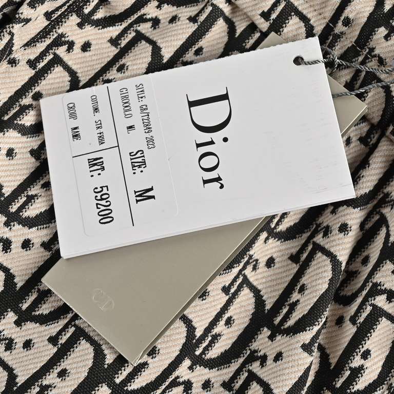 DiorDior 23Fw full print jacquard side webbing suit pantsInspired by the eighties retro, guest customized 360 grams of terry cotton material, touch the fabric texture meat, muscle feeling clearly visible, there is a sens